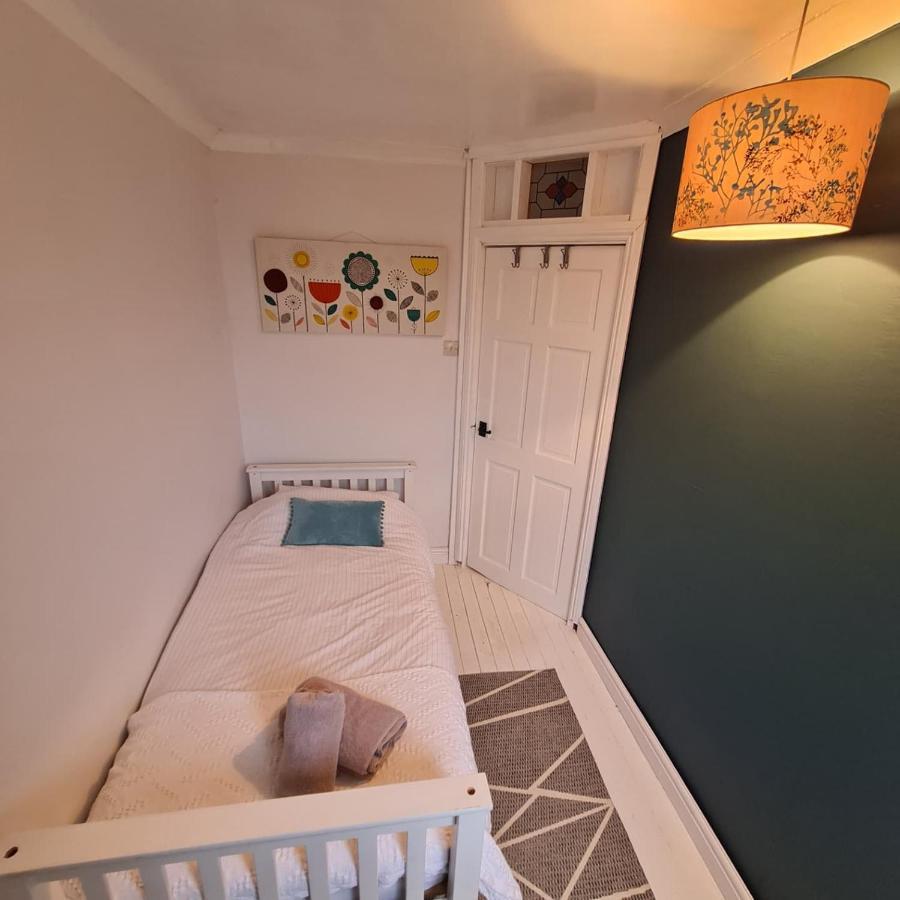 Old Road Cottage Pet Friendly Outdoors Beaches Neath Exterior foto